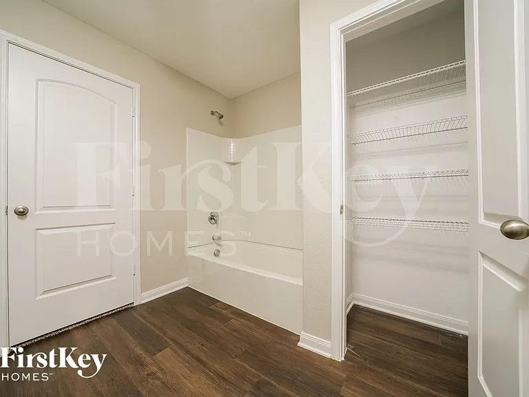 1310 Barrel Dr — Photo 14