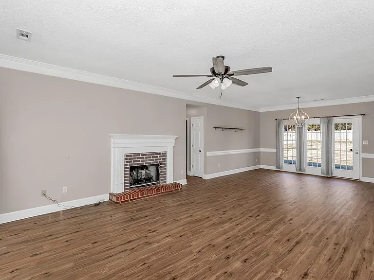 126 Suddith Ln — Photo 2