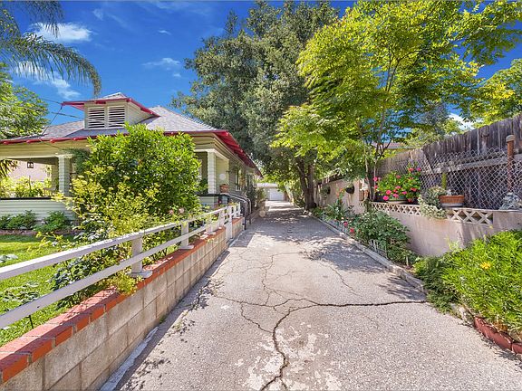 4th image of 1261 Glen Ave