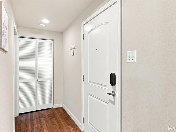 4th image of 5625 Pershing Ave #11