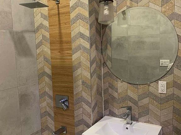 3rd image of 1150 Pacific St #4R