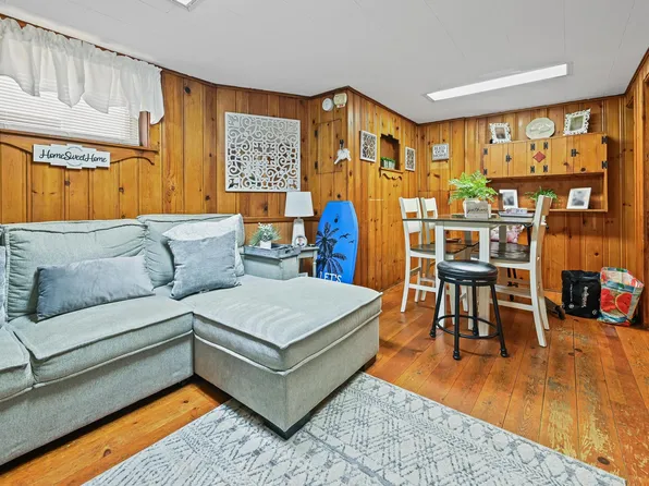 1026 East 2nd Street image 7 of 32