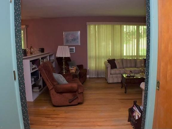 3rd image of 1016 Beechwood Ln