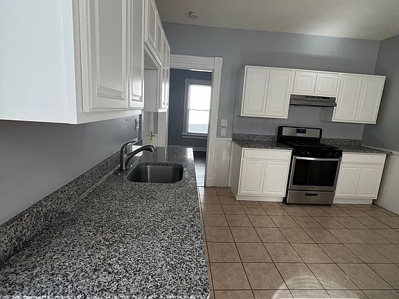 4th image of 260 Lloyd St Floor 2