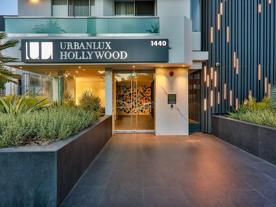 UrbanLux Hollywood Premium