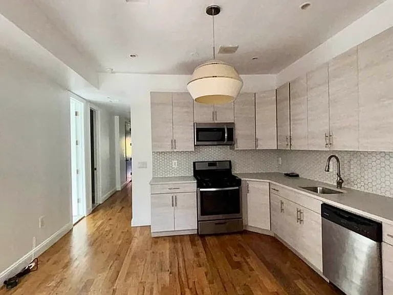 70 Herkimer St #4 — Photo 4