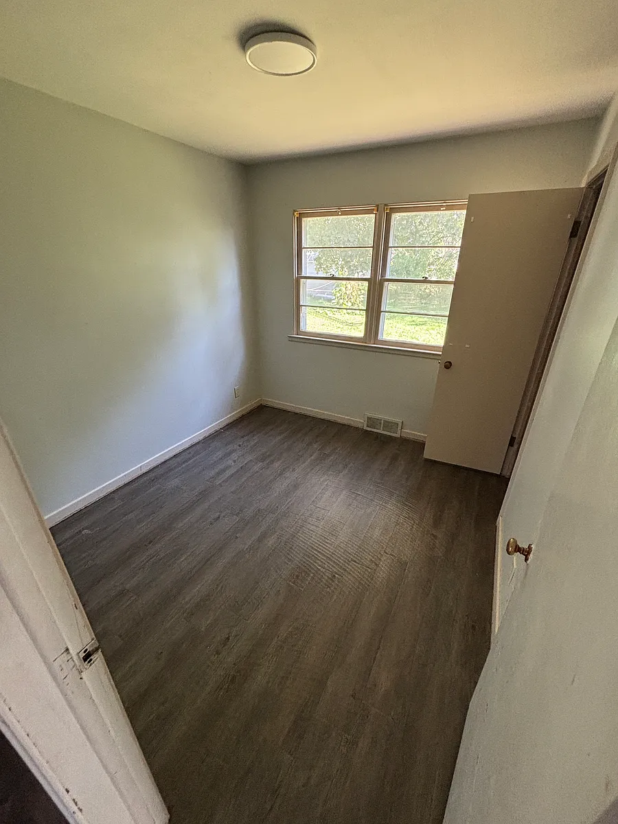 Building Photo - 713 7th Ave #1