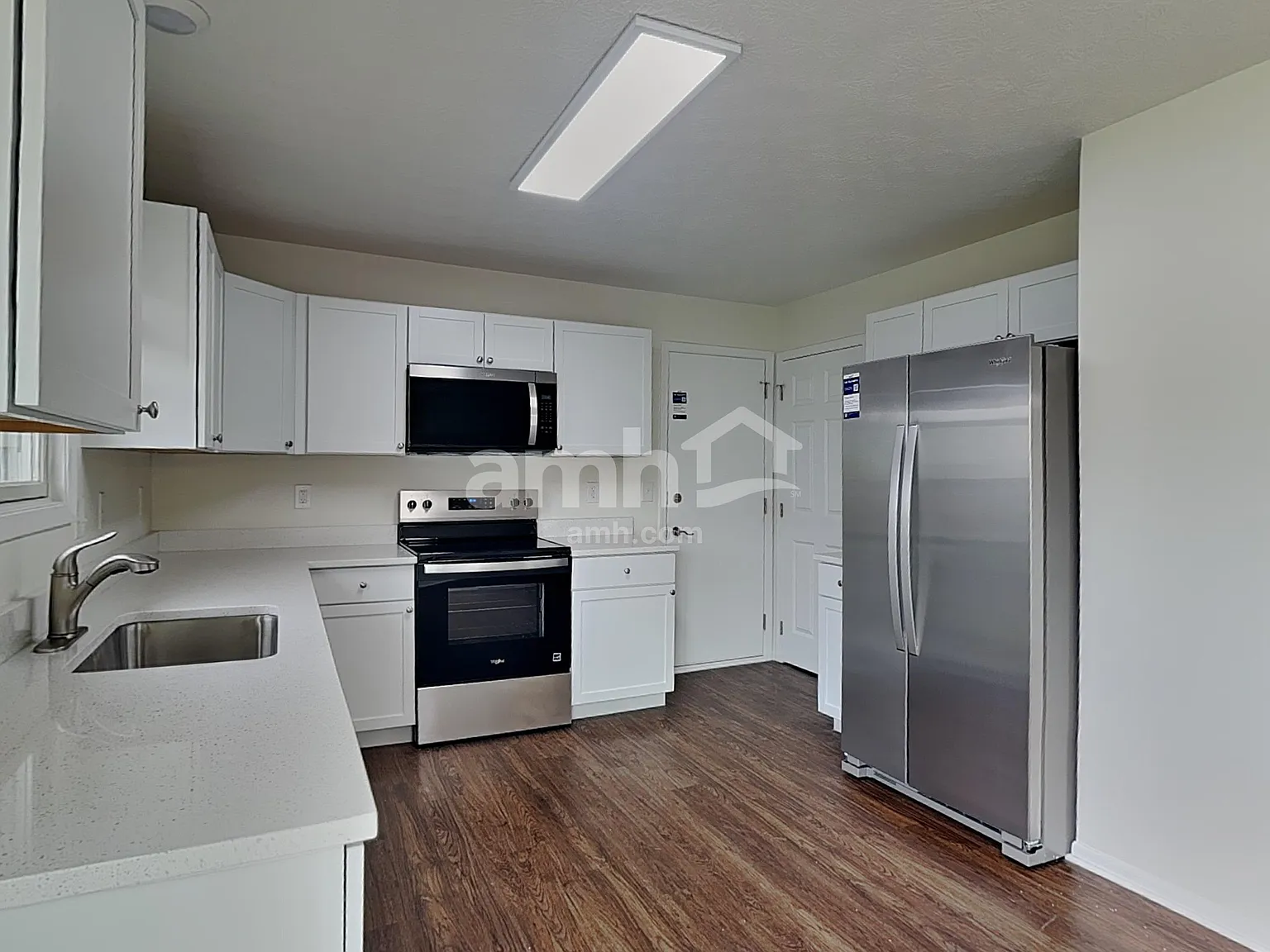 3 bed, 2.5 bath, 1360 sqft, $2,520 — Photo 3