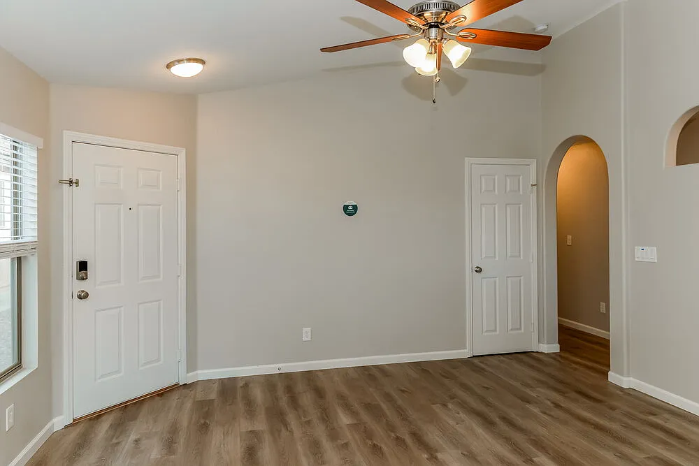 4 bed, 2.0 bath, 1442 sqft, $2,070 — Photo 4