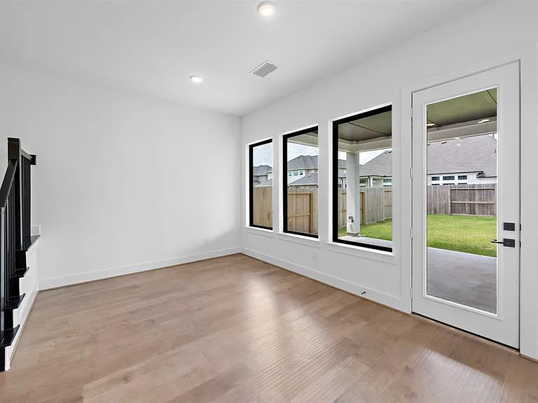 9806 Oakwood Trl — Photo 13
