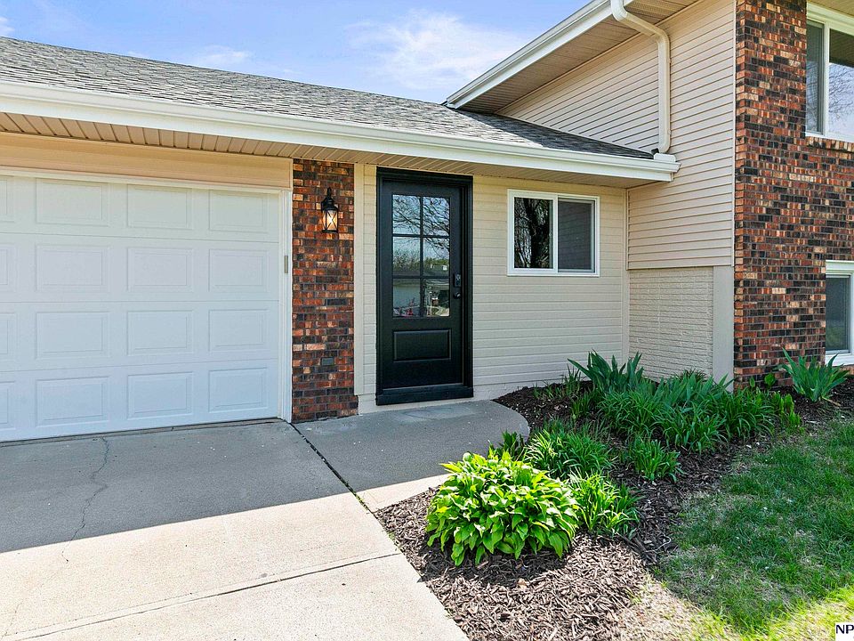 1st image of 354 E Baronage Dr