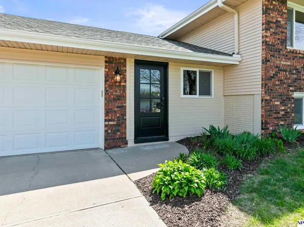 354 E Baronage Dr, Blair, NE 68008