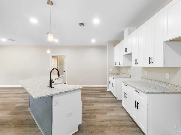 3010 Woodbury Cir, Cantonment, FL 32533