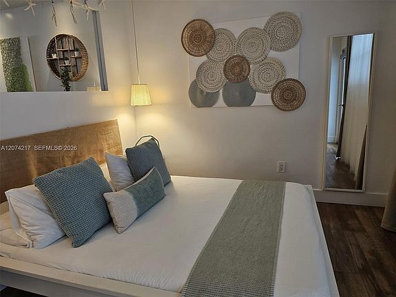 2nd image of 751 Collins Ave #3