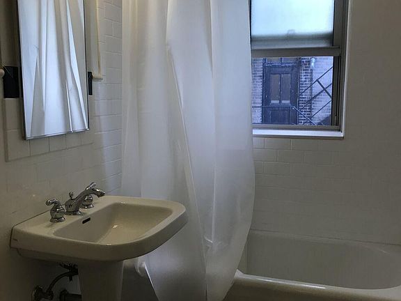 3rd image of 1370 E Hyde Park Blvd #709