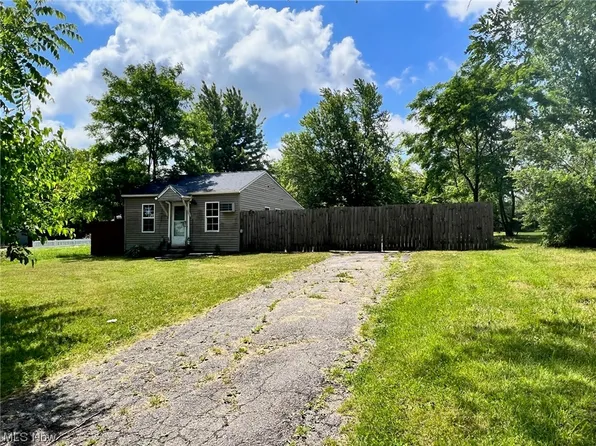 1648 Elfleda St, Lorain, OH 44055
