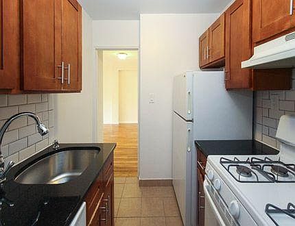 3rd image of 13955 35th Ave APT 4E