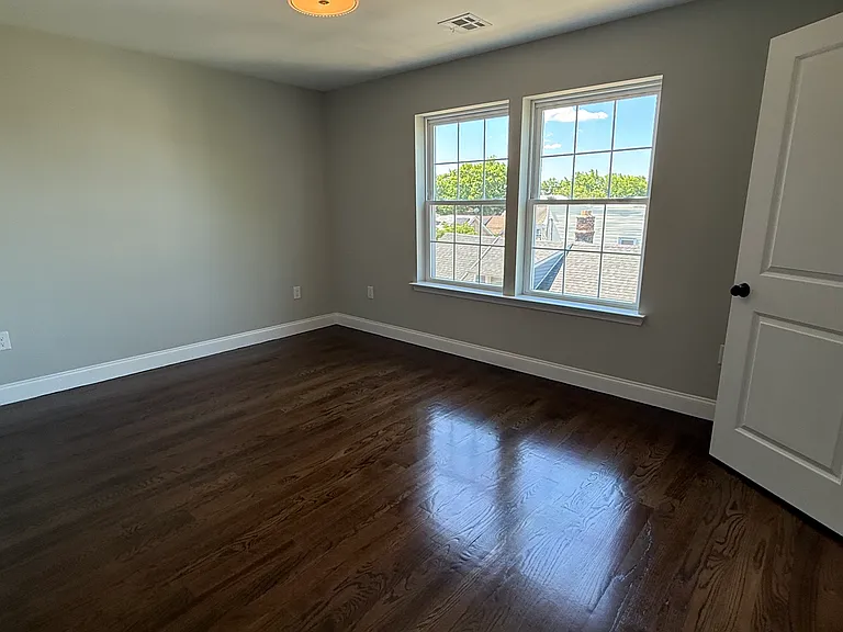 40 Shaw Ave #2 — Photo 9