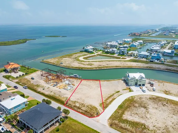 303 Estes Dr, Rockport, TX 78382