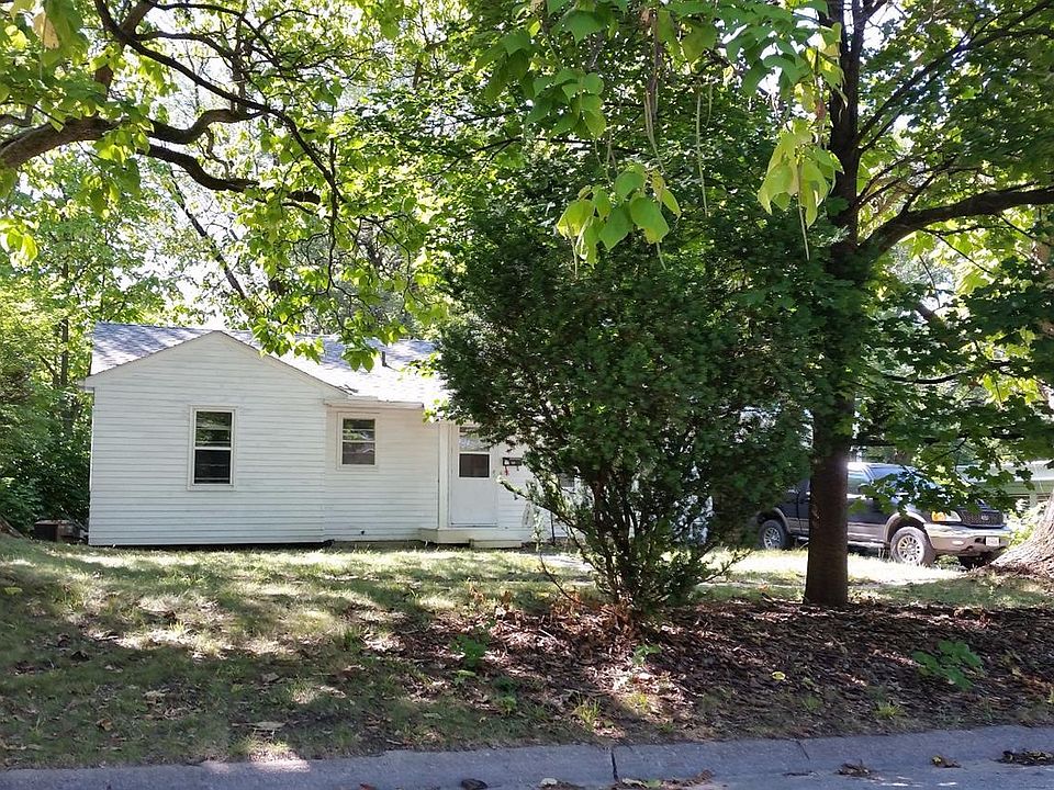 2nd image of 804 N Court St