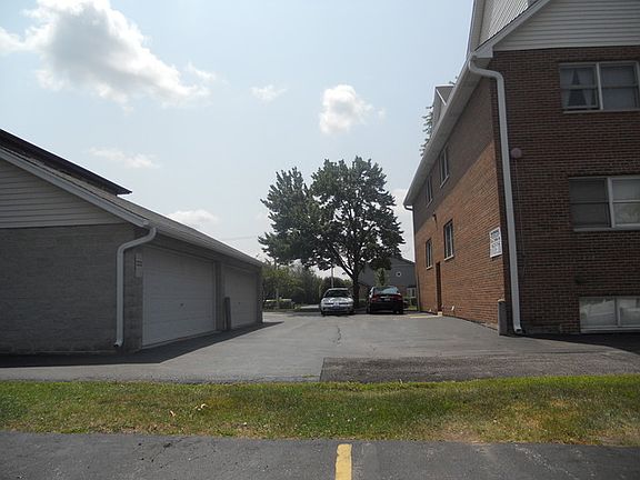 3rd image of 16651 Theresa Ln