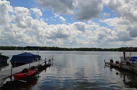 Beautiful Lake Views!