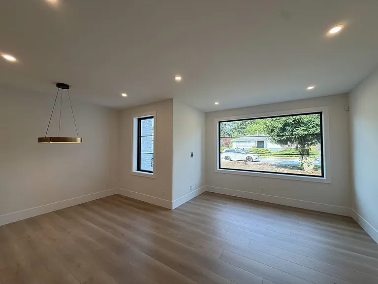 9X3 Westmount Dr — Photo 8