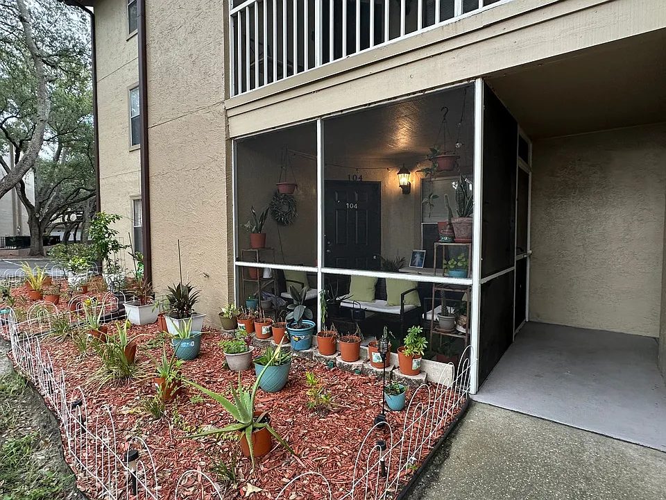 974 Leeward Pl #104