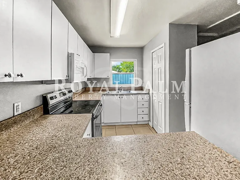 1321 SE 8th Ave #4 — Photo 3