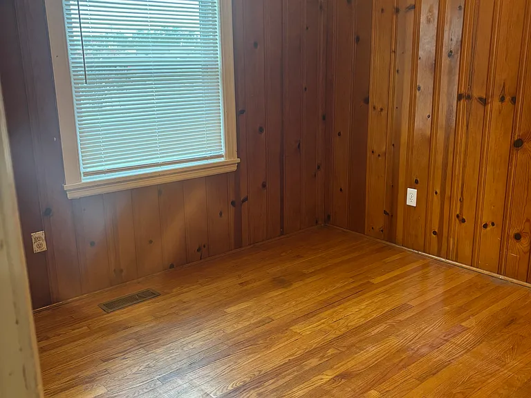 912 Merideth Dr — Photo 5