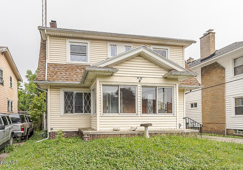1st image of 1938 Fernwood Ave