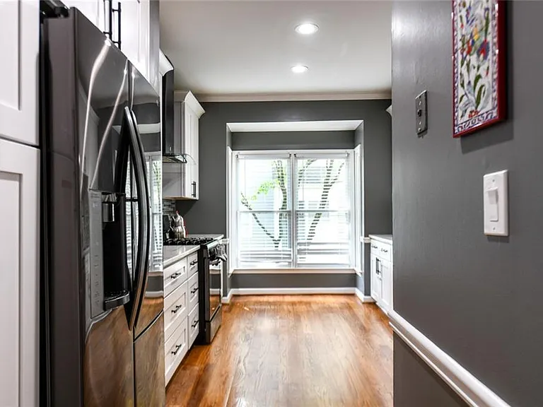 304 Bridle Path — Photo 8