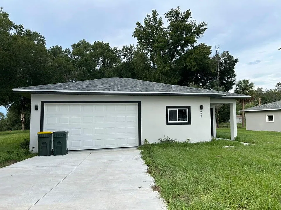640 E Desoto St