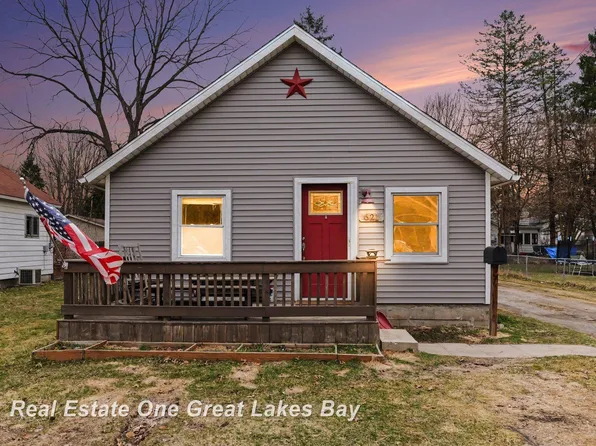 621 W Hosmer St, Saint Charles, MI 48655