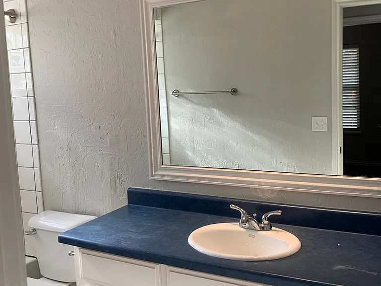 517 Post Oak Ln — Photo 29