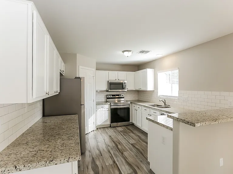 14945 N 172nd Ln — Photo 3