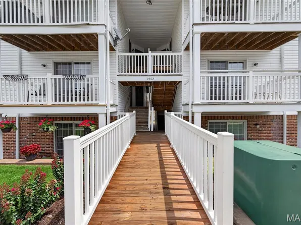 2562 Coppergate Square Dr APT F, Saint Louis, MO 63129