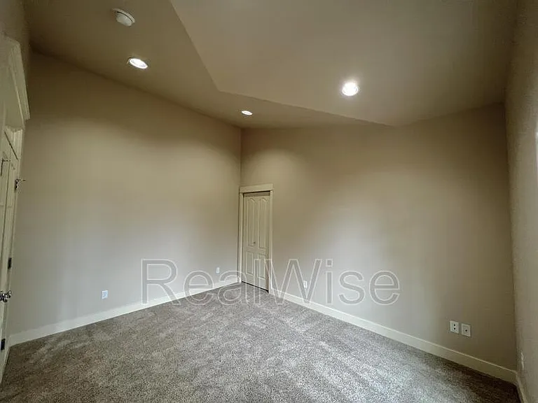 835 Nutcracker Dr — Photo 6