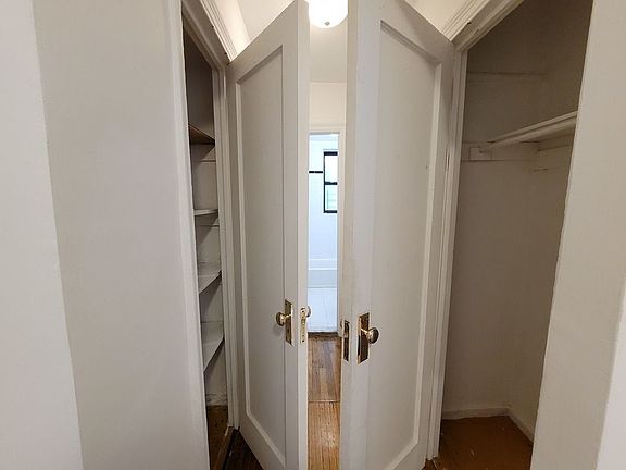 5th image of 33 Crooke Ave APT 1A