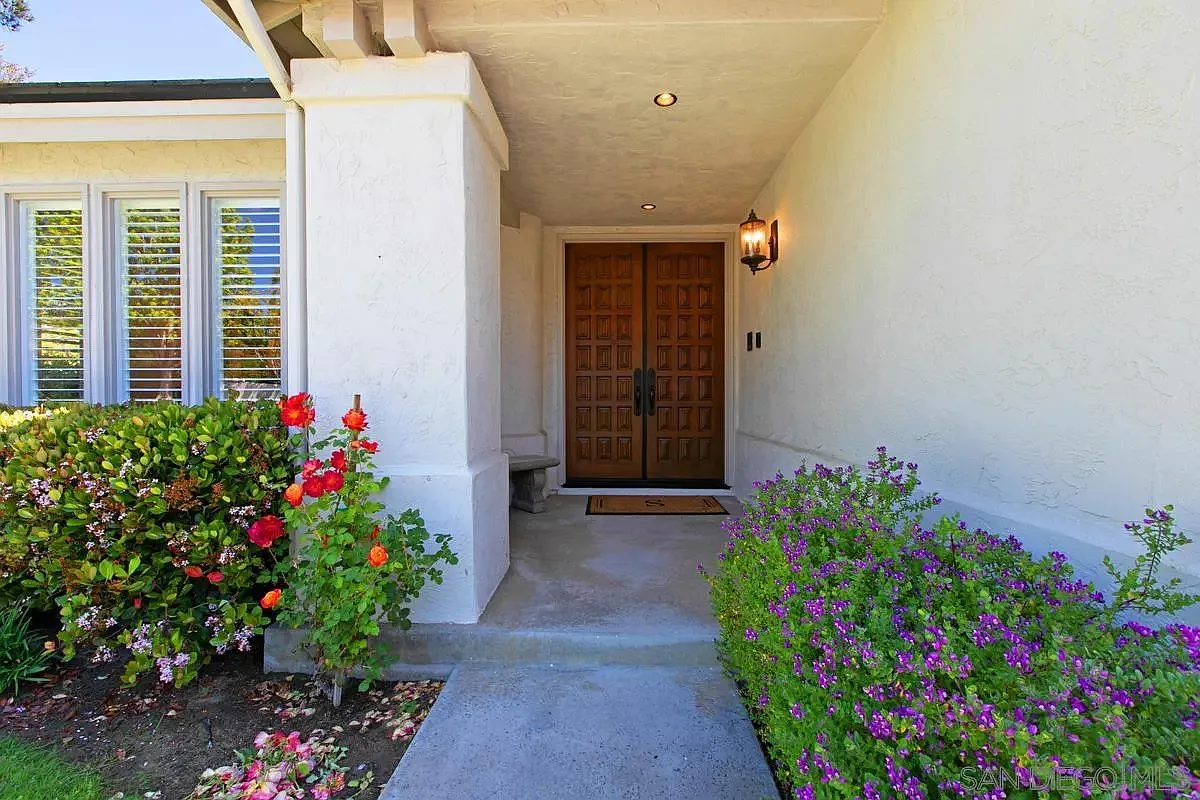 3 bed, 2.5 bath, 2444 sqft, $12,500 — Photo 3