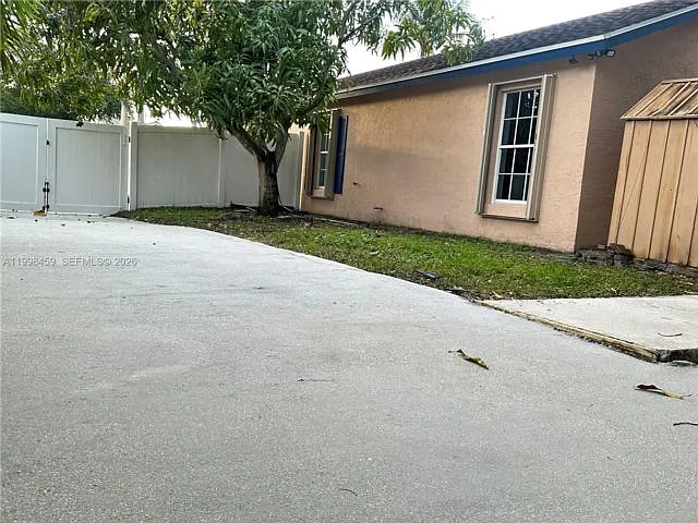 Building Photo - 1139 Freshwater Lakes Dr