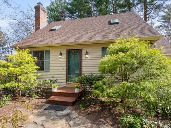 14 Emily Ln, Northampton, MA 01060