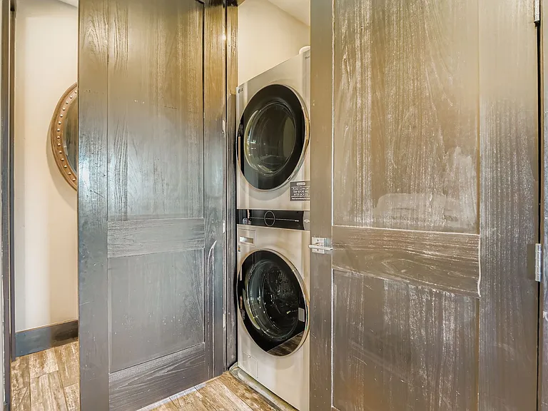 3688 Blackstone Dr — Photo 13