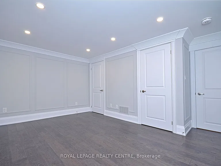 326 Slade Cres #LOWER — Photo 16