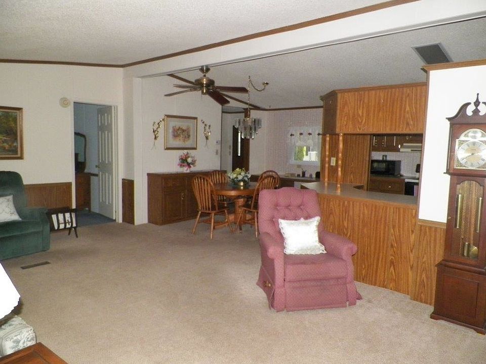 2nd image of 679 Honeysuckle Dr