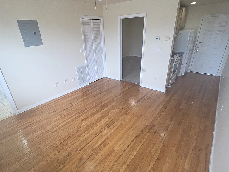 207 Broadway #406 — Photo 3