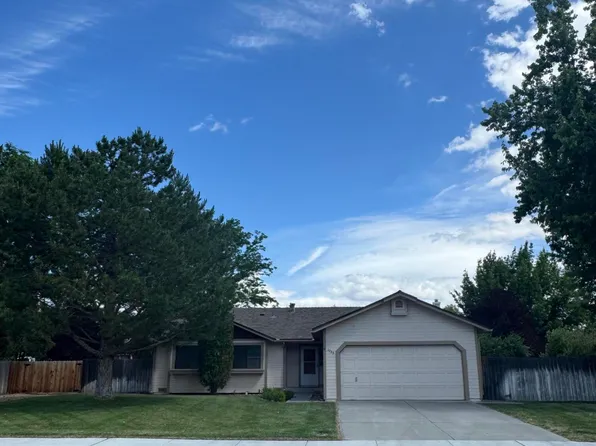1755 Oakwood Dr, Minden, NV 89423