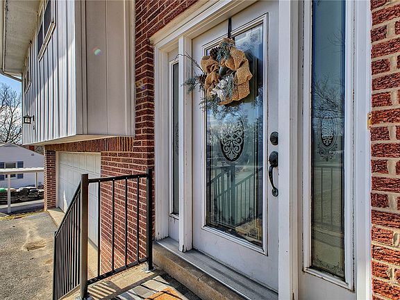5th image of 860 Rebecca St