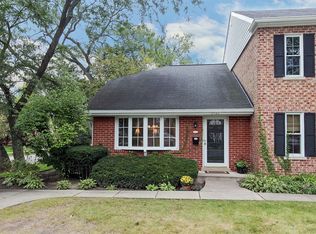 5703 Sutton Pl, Hinsdale, IL