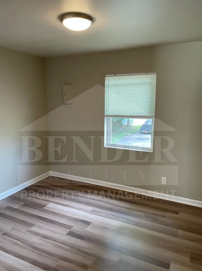 Central Ave 563 — Photo 2